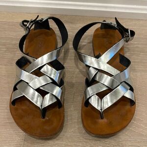 Bocage Flat women’s metallic leather sandals in size 36. Made in Paris.